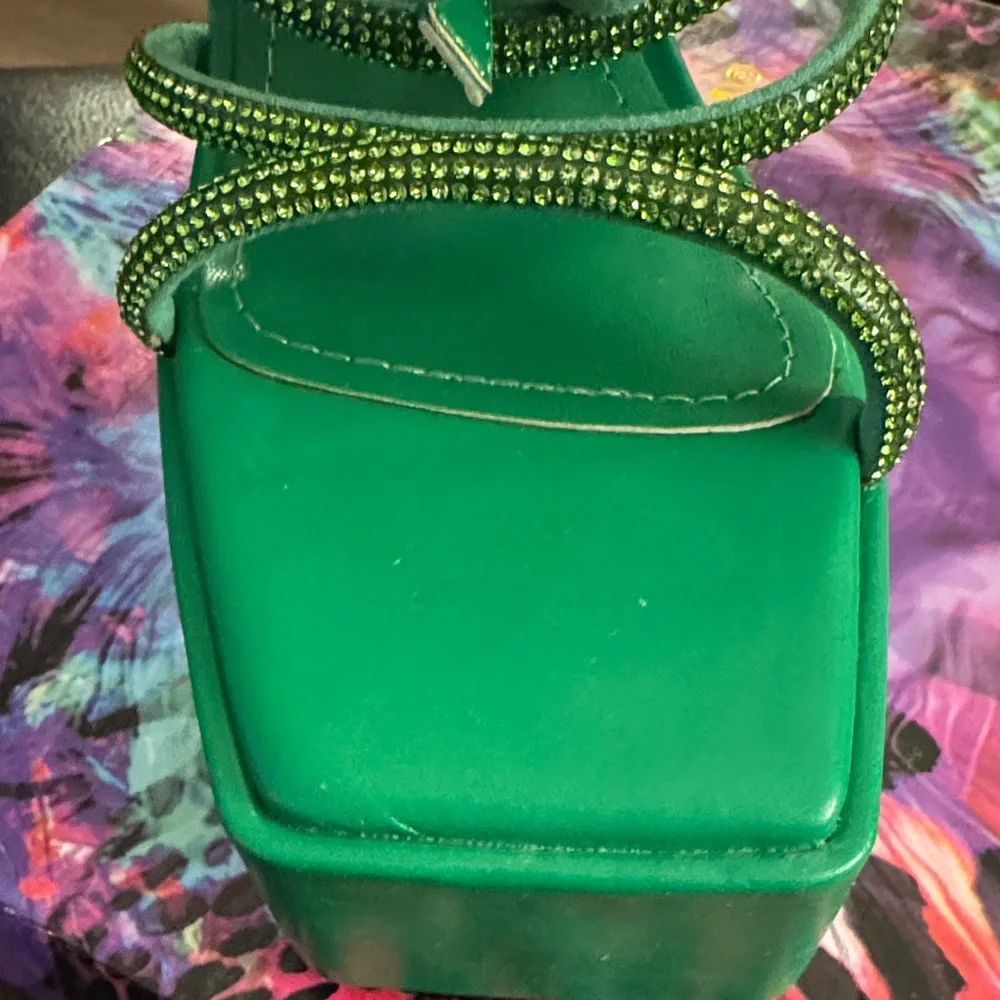 Cape Robbin 🔥Elegant Green Strappy Platform Heels SIZE 7 ✅ BRAND NEW IN BOX